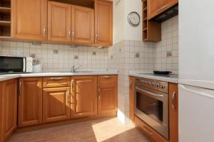 Kuchyňa alebo kuchynka v ubytovaní Belgradzka Apartment Warsaw by Noclegi Renters