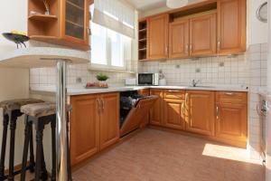 Kuchyňa alebo kuchynka v ubytovaní Belgradzka Apartment Warsaw by Noclegi Renters