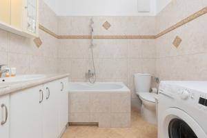 Kúpeľňa v ubytovaní Belgradzka Apartment Warsaw by Noclegi Renters