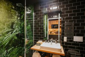 a bathroom with a sink and a mirror at Rioca Vienna Posto 2 in Vienna