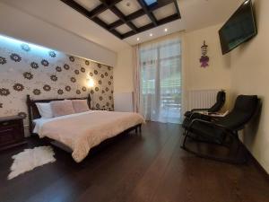 a bedroom with a bed and a desk and a chair at Apartament 13 si 16 in Oxygen Residence Sinaia in Sinaia