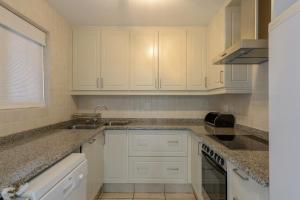 Nhà bếp/bếp nhỏ tại San Lameer Villa 2817 - 2 Bedroom Classic - 4 pax - San Lameer Rental Agency