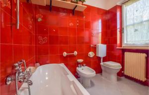 Fotografia z galérie ubytovania Stunning Home In Davoli With Kitchen v destinácii Davoli