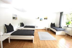 Galería fotográfica de Spacious Apartment with Balcony en Wetzlar