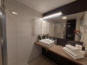 a bathroom with a sink and a mirror at Apartament Czarna Góra ISCHGL 18 in Sienna +22 photos