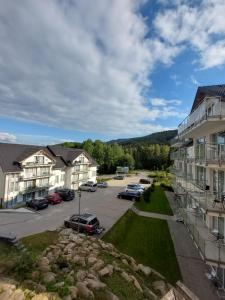 arial view of a parking lot in a residential neighborhood at Apartament Czarna Góra ISCHGL 18 in Sienna