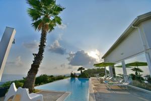 Bazen u ili blizu objekta Villa Nausica pool view on the sea wifi free perfect for big group