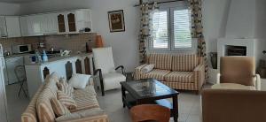 Η κουζίνα ή μικρή κουζίνα στο Villa bougainvillea with privite pool