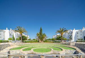 Ogród w obiekcie Apartamento con Increíbles Vistas al Campo de Golf - AN402LT