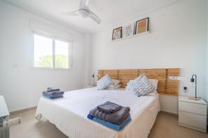 Łóżko lub łóżka w pokoju w obiekcie Apartamento con Increíbles Vistas al Campo de Golf - AN402LT