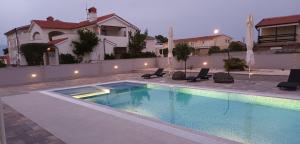 Bazén v ubytování Apartments-Sana nebo v jeho okolí + 2 fotografie