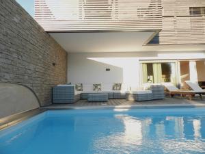 a house with a swimming pool next to a brick wall at Das Grasberghaus in Grasberg