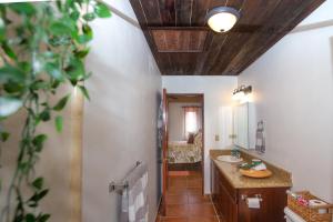 Η κουζίνα ή μικρή κουζίνα στο Gecko Getaway condo