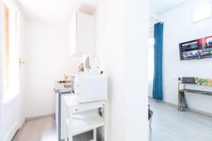 A kitchen or kitchenette at Trastevere Blue King Studio Suite - Top Collection