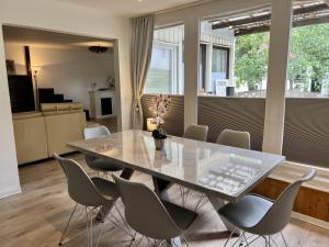 a dining room with a table and chairs at Town meets Country in Birkenwerder