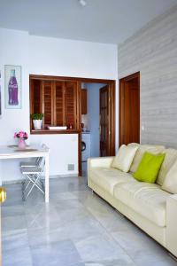 a living room with a white couch and a table at Apartamento Dueñas in Seville