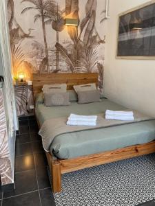 A bed or beds in a room at Coeur de Juan, Calme, 300m plages - EASY CHECK-IN