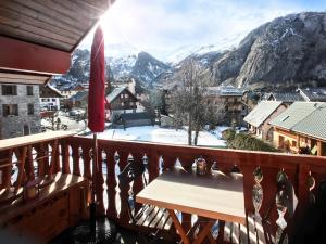 a balcony with a table and a view of a mountain at Appartement Valloire, 1 pièce, 4 personnes - FR-1-263-485 in Valloire