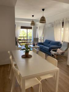 a living room with a table and a blue couch at Apartamento Vista Altillo in Almuñécar