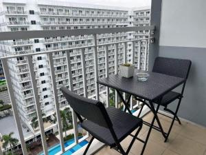 Balkón nebo terasa v ubytování MOA staycation Shell Residences Pasay city darpm
