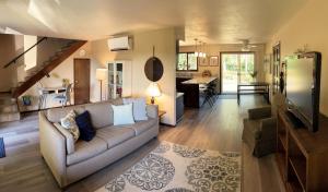 a living room with a couch and a kitchen at Fern Hill Retreat in Chehalis