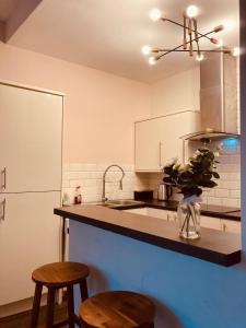 a kitchen with a vase of flowers on a counter at 'Bloomfield' at stayBOOM in Lancaster