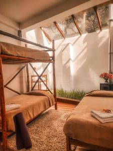 Ένα ή περισσότερα κρεβάτια σε δωμάτιο στο Pachananda Retreat Center