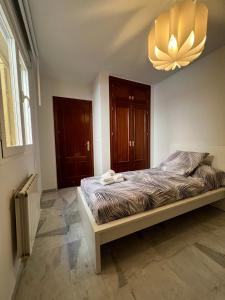 A bed or beds in a room at Preciosa vivienda con gran terraza, parking gratis Még 17 kép