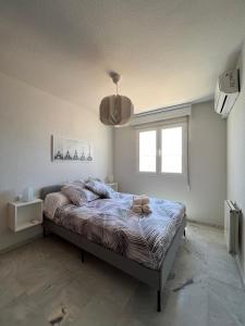 A bed or beds in a room at Preciosa vivienda con gran terraza, parking gratis