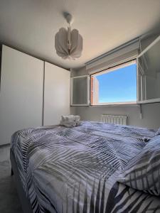 A bed or beds in a room at Preciosa vivienda con gran terraza, parking gratis