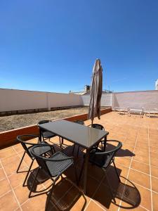 A balcony or terrace at Preciosa vivienda con gran terraza, parking gratis