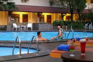 Bazen v nastanitvi oz. blizu nastanitve Cakra Kembang Hotel