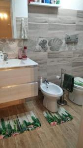 Bilik mandi di Appartamento al Mare Solanas +15 gambar