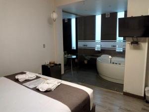 Postel nebo postele na pokoji v ubytování LimaQ Hotel