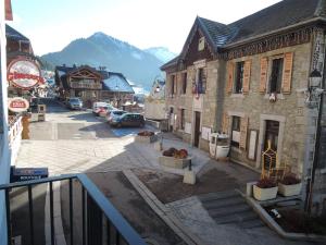 a view of a street in a town with buildings at Appartement Châtel, 3 pièces, 4 personnes - FR-1-198-164 in Châtel