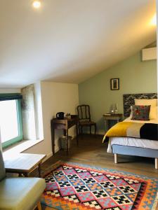 Llit o llits en una habitació de Le Gite de Tassigny