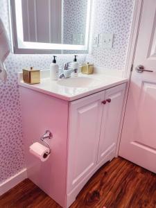 a pink bathroom with a sink and a mirror at Dolly's Delight - Boutique Bliss Mins From Broadway in Nashville