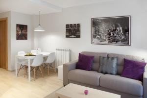 Posezení v ubytování Apartamentos Turísticos Beethoven Haro + 37 fotografií