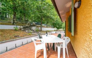 Vonkajšia záhrada v ubytovaní 3 Bedroom Beautiful Home In Marliana