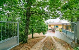Vonkajšia záhrada v ubytovaní 3 Bedroom Beautiful Home In Marliana