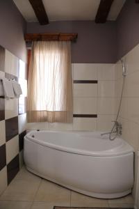 Koupelna v ubytování Hotel Konak Tammy Platičevo - Šabac + 25 fotografií