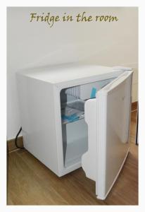 a white fridge in the room with its door open at B&B Nuova Salento in Grottaglie