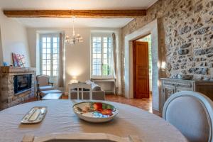 a living room with a table with a bowl of fruit on it at La Maison de Beaumont in Beaumont-de-Pertuis