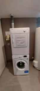 a white washer and dryer in a room at L'AMAZONIE - ROISSY CDG - Parc Astérix - Paris in Moussy-le-Neuf