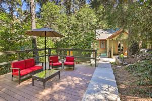 Κήπος έξω από το Cozy Skyforest Cabin about 1 Mi to Lake Arrowhead!