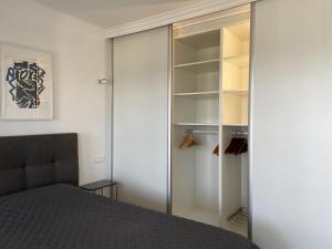 Posteľ alebo postele v izbe v ubytovaní Excelsior I Sea View Apartment