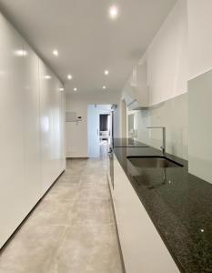 Kuchyňa alebo kuchynka v ubytovaní Excelsior I Sea View Apartment