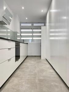 Kuchyňa alebo kuchynka v ubytovaní Excelsior I Sea View Apartment