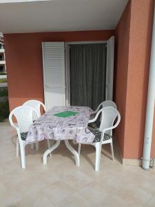Fotografia z galérie ubytovania Apartments with a parking space Baska, Krk - 19200 v destinácii Baška