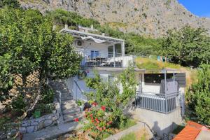 Fotografia z galérie ubytovania Holiday house with a swimming pool Omis - 19020 v Omise